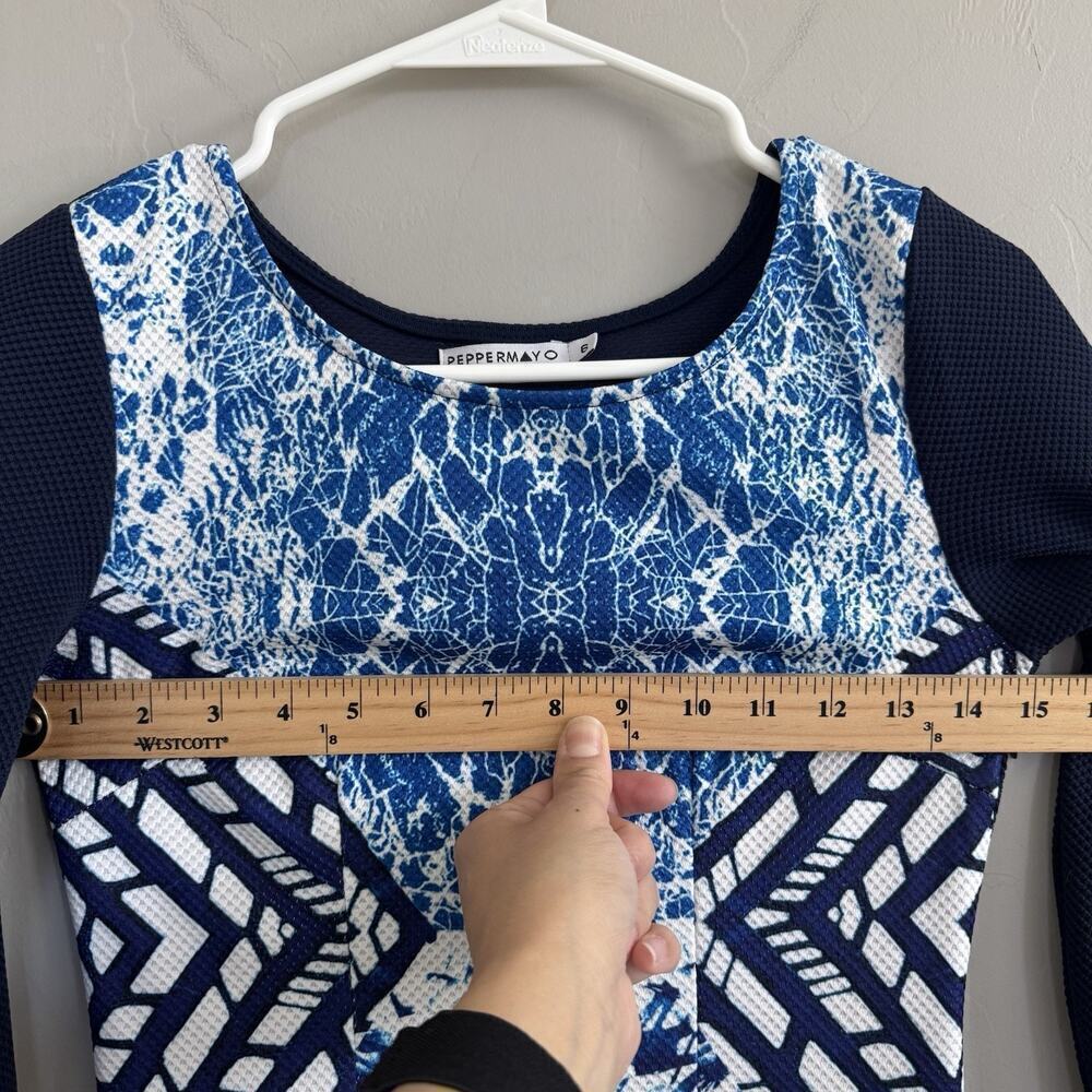 Peppermayo Woman’s Long sleeve Dress Sz 6 Blue White Abstract Asymmetrical Hem - Picture 8 of 10